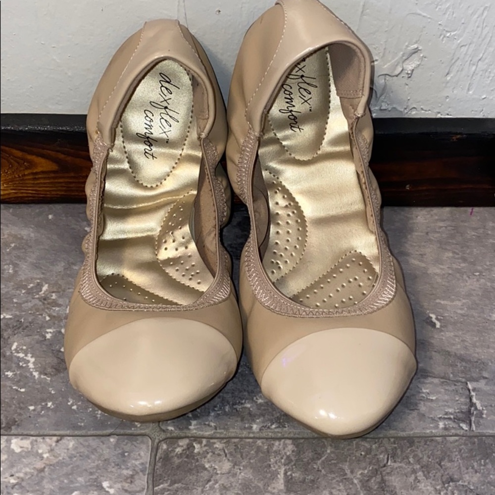 Size 9 nude flats !